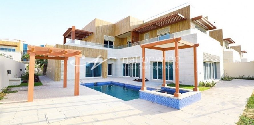 Villa in Abu Dhabi, UAE 6 bedrooms, 1200 sq.m. № 45787