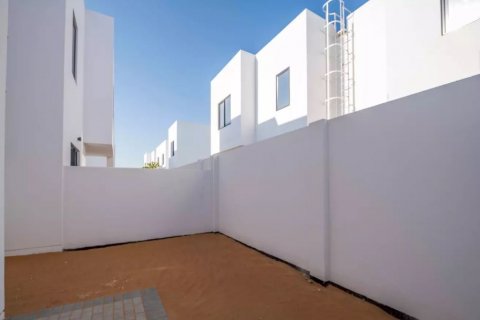 Townhouse in Al Ghadeer, Abu Dhabi, UAE 2 bedrooms, 133 sq.m. № 79823 - photo 2