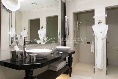 Apartment in Abu Dhabi, UAE 3 bedrooms, 240.4 sq.m. № 32887 - photo 10