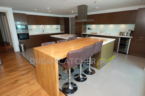 Apartment in EMIRATES CROWN in Dubai Marina, UAE 3 bedrooms, 361.11 sq.m. № 75833 - photo 9