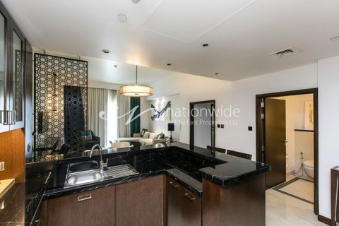 Apartment in Abu Dhabi, UAE 3 bedrooms, 240.4 sq.m. № 32887 - photo 5