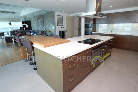 Apartment in EMIRATES CROWN in Dubai Marina, UAE 3 bedrooms, 361.11 sq.m. № 75833 - photo 11